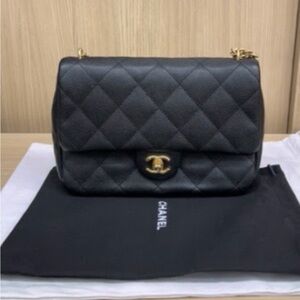 CHANEL Caviar Quilted Medium Sweetheart Rectangular Flap Black